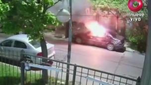 Una pareja quemó diez vehículos en un barrio de Haedo