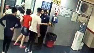 Policiales, playero, estacionamiento,