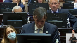 "Doy este paso con tristeza": Esteban Bullrich renunció al Senado con un emotivo discurso