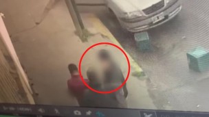 Estacionó mal y lo noquearon