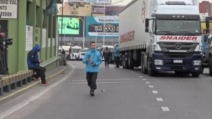 Corte total en el Puente Pueyrredón por el "camionazo"
