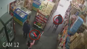 Video | Robó en un supermercado y llevó a su hijita para distraer a los empleados