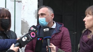 Autoridades de una escuela en Moreno