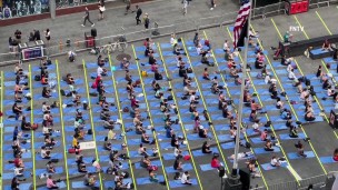 Yoga en Times Square