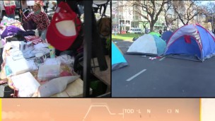 Sigue el reclamo frente al Ministerio de Desarrollo Social y los piqueteros analizan extender el acampe en la Avenida 9 de Julio.