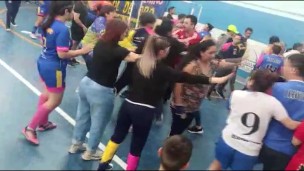 Batalla campal en un partido de fútbol femenino