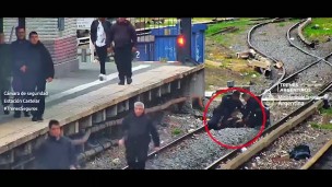 Robó con un arma en la calle y quiso escapar por las vías