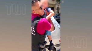 Alarmante: dejó a su hijo de 3 años encerrado en el auto y lo rescató la policía