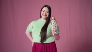 Lanzaron la primera muñeca Barbie con síndrome de down