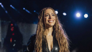 La cantante se puso a llorar en medio del show en España y contó sobre su lucha contra la depresión. 
