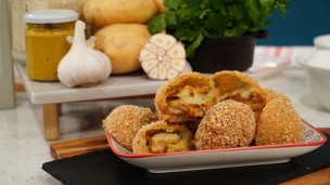 Bombas de papa rellena con carne picada y chorizo