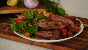 Tapa de nalga al horno con ensalada