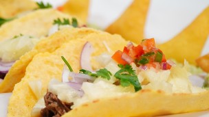 Tacos con nacho y guacamole