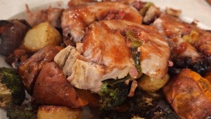 carré de cerdo relleno con panceta crocante, glaseado de membrillos y vegetales asado