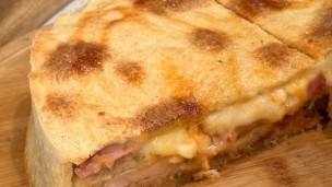 mega tarta de milanesa y jamon y queso