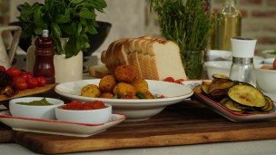 Algo distinto: albóndigas de pan con salsa