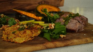 Increíble bife t-bone a la chapa con papa rosti y ensalada