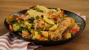 Aprendé a cocinar pollo al ajo con limón y ensalada de coliflor