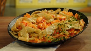 Aprendé a cocinar pasta de provenzal con salsa de camarones