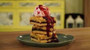 Sorprendé con este crumble de frutos rojos