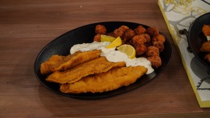Aprendé a cocinar pescado frito con chipacitos de zanahoria