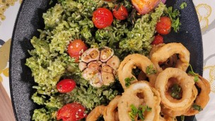 Algo diferente: rabas con arroz verde al horno
