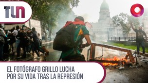 El fotógrafo Grillo lucha por su vida tras la represión
