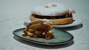 Rica y fácil ensaimada rellena de pastelera y dulce de leche