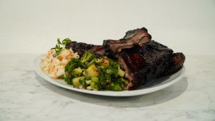 Riquísimos ribs de cerdo laqueadas con ensalada