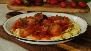 Riquísimos chorizos a la pomarola