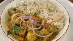 Increíble pollo al curry con arroz pilaf