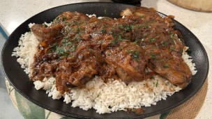 aprendé a cocinar hígado de pollo salteado con arroz