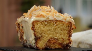 Rico y fácil budín de chocolate blanco y coco