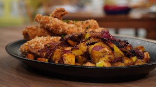 Increíble cerdo crispy con batatas especiadas