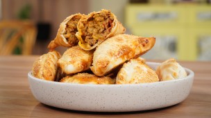 Aprendé a cocinar empanadas de carne, cheddar y panceta