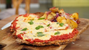 Riquísima milanesa de matambrito con papas bravas