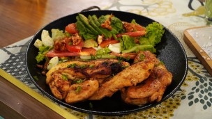 Riquísimo pollo especiado con ensalada
