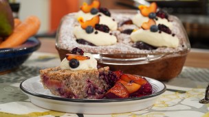Rico y fácil postre de ciruela con chocolate blanco