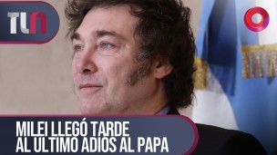 Milei llegó tarde al último adiós al papa