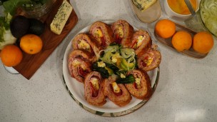 Pan de carne relleno con ensalada de hinojos y queso azul