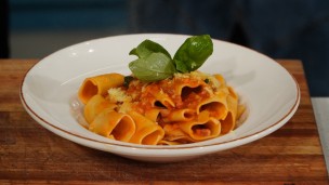 Aprendé a cocinar paccheri al estilo napolitano