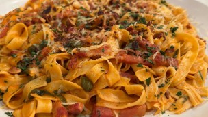 Sorprende con estos fetuccini con salsa