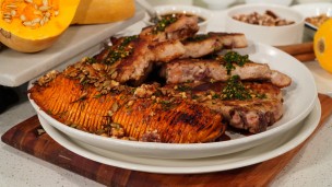 Chuletas de cerdo con calabaza hasselback