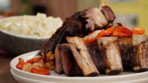 Asado al horno con ensalada de papa y criolla