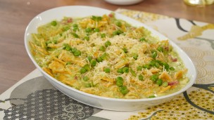Aprendé a cocinar fideos moñito con salsa de arveja 