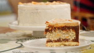 Mega alfajor de coco y dulce de leche