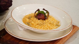 Aprendé a cocinar risotto con azafrán y alcauciles