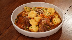 Riquísimos ñoquis de papa con carne estofada