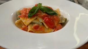 Pappardelle impreso con salsa rosa