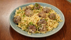 Fettucini con albóndigas al disco